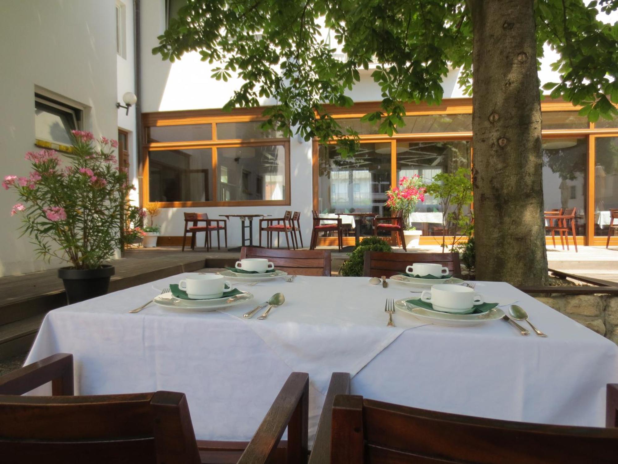 Hotel Zur Post Illmitz Buitenkant foto