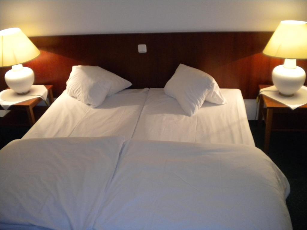 Hotel Zur Post Illmitz Buitenkant foto